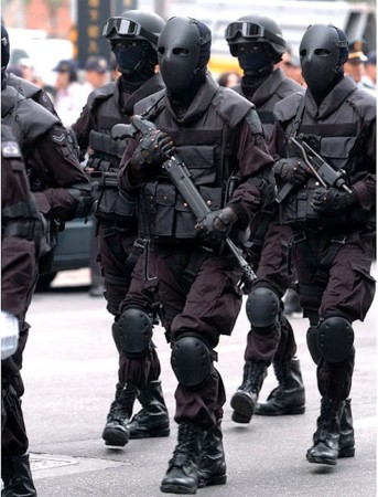 Forças especiais taiwanesas ganham traje aterrorizante